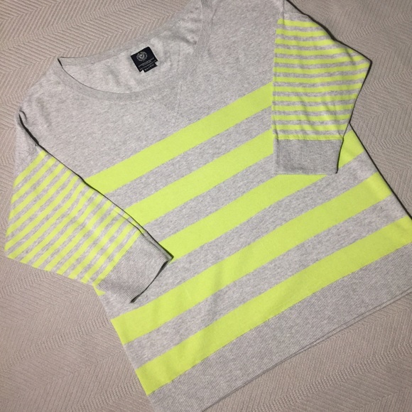 American Eagle Sweater - Picture 2 of 3